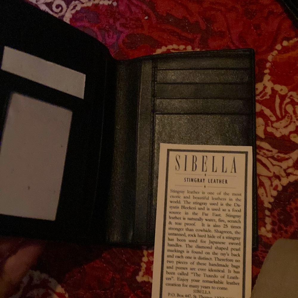 Stingray leather wallet 6 to hold credit card as side to money